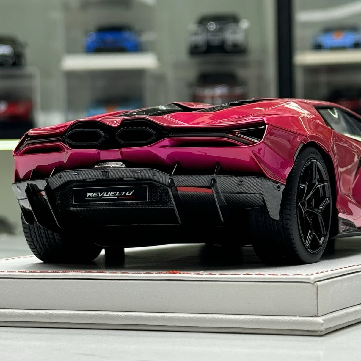IVY Lamborghini 2023 Revuelto Pink 1:18 – Resina da collezione per modelli in resina