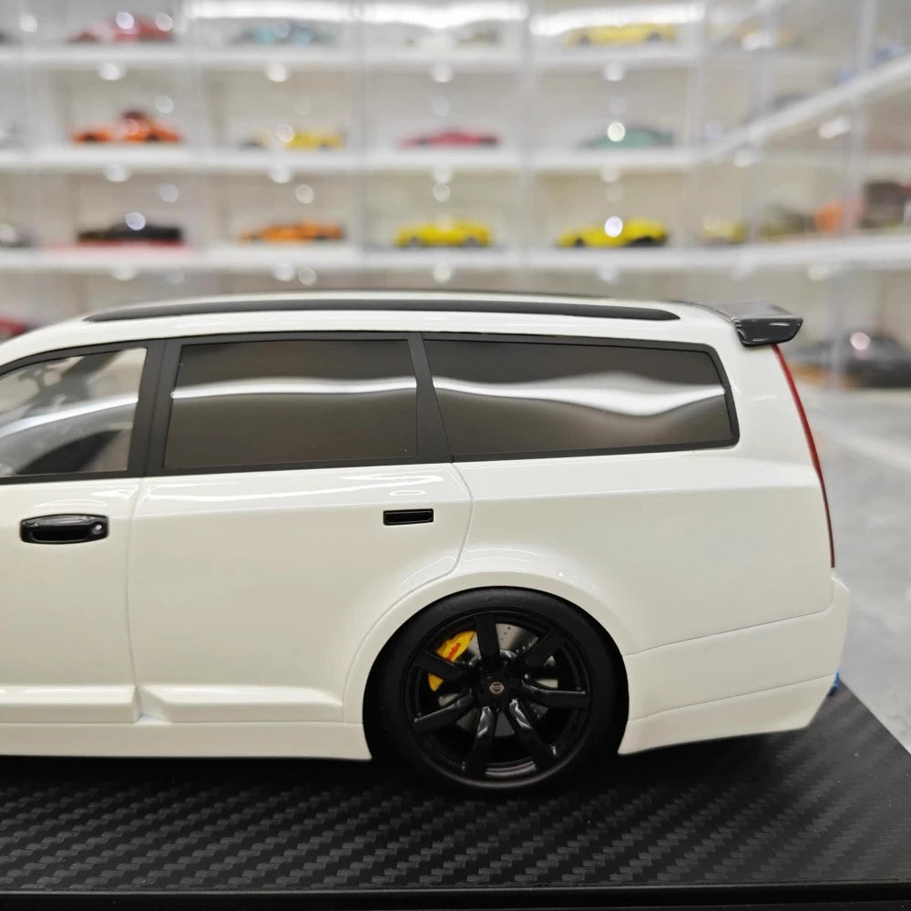 [IVY] 1:18 Nissan 2022 Stagea R35 Wagon White Model Car Resin
