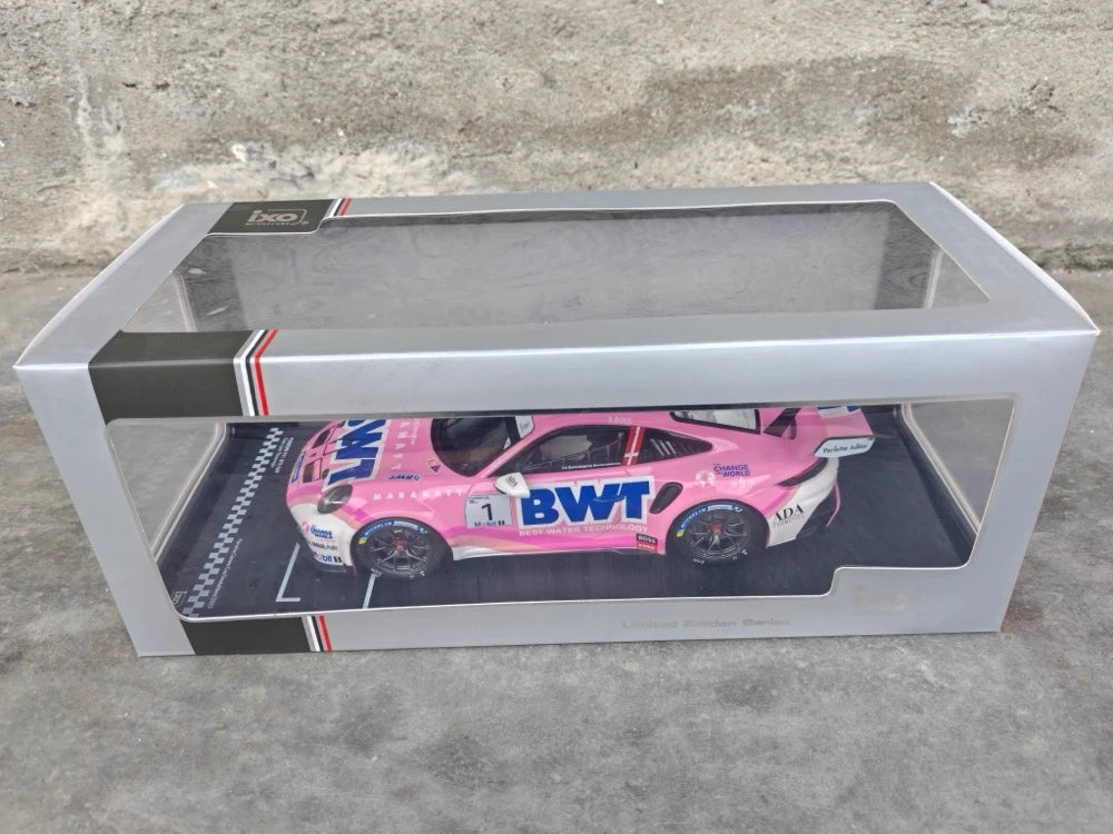 [IXO] 1:18 Porsche 2025 911 GT3 Cup #1 Porsche Carrera Cup modellino di auto Die-Cast