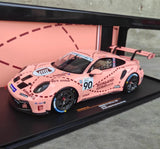 [IXO] 1:18 Porsche 2025 911 GT3 RSR #90 rosa Pig modellbil Die-Cast