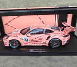 [IXO] 1:18 Porsche 2025 911 GT3 RSR #90 rosa Pig modellbil Die-Cast