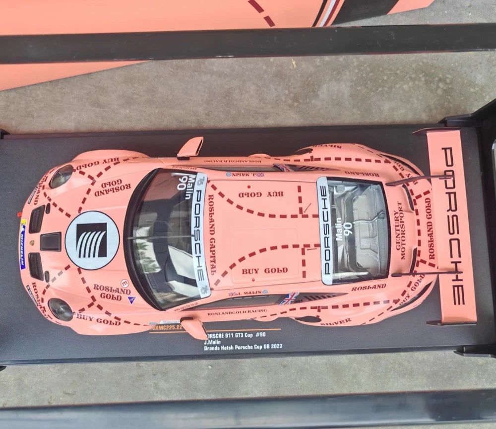 [IXO] 1:18 Porsche 2025 911 GT3 RSR #90 Pink Pig Model Car Die-Cast