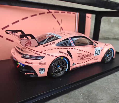 [IXO] 1:18 Porsche 2025 911 GT3 RSR #90 rose Pig voiture miniature Die-Cast