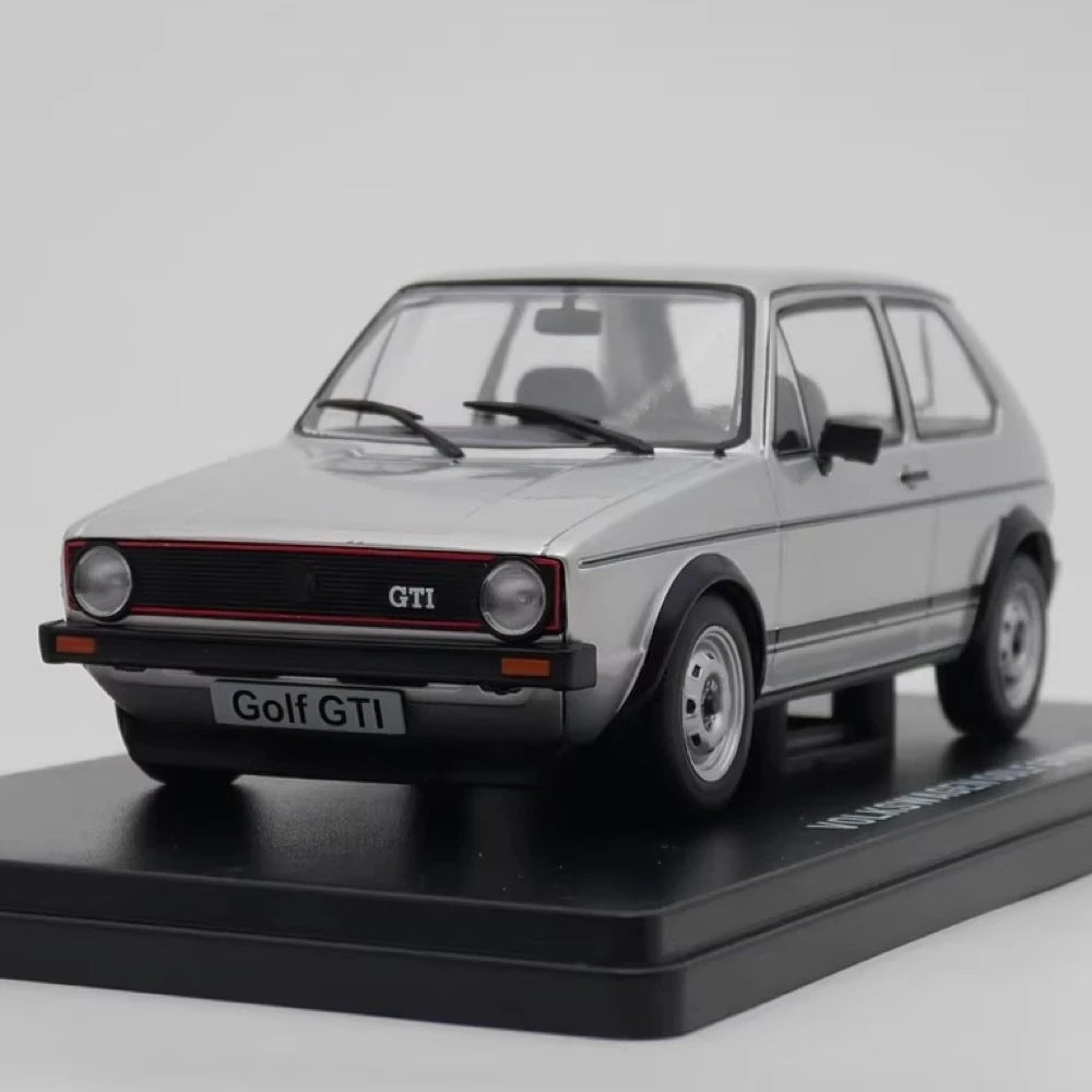 [IXO] 1:24 Volkswagen 1976 Golf GTI argento modellino di auto Die-Cast
