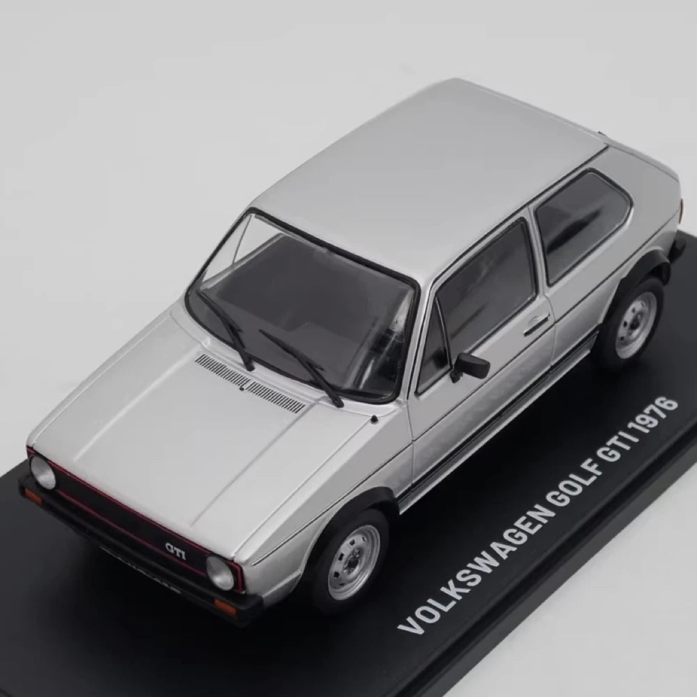 [IXO] 1:24 Volkswagen 1976 Golf GTI argento modellino di auto Die-Cast