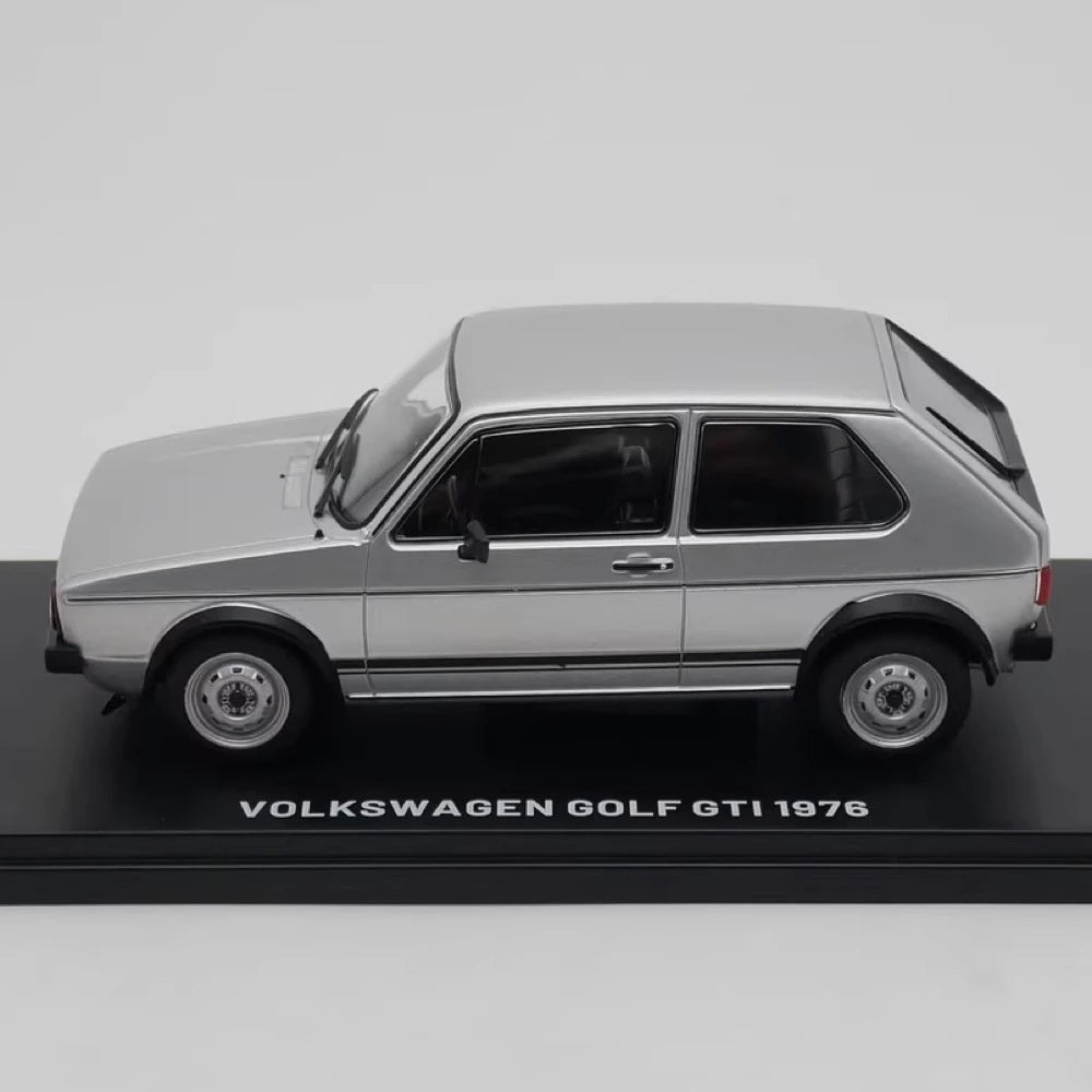 [IXO] 1:24 Volkswagen 1976 Golf GTI argento modellino di auto Die-Cast