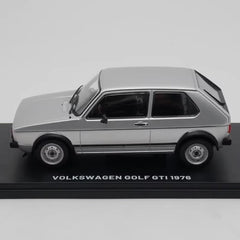 [IXO] 1:24 Volkswagen 1976 Golf GTI argento modellino di auto Die-Cast
