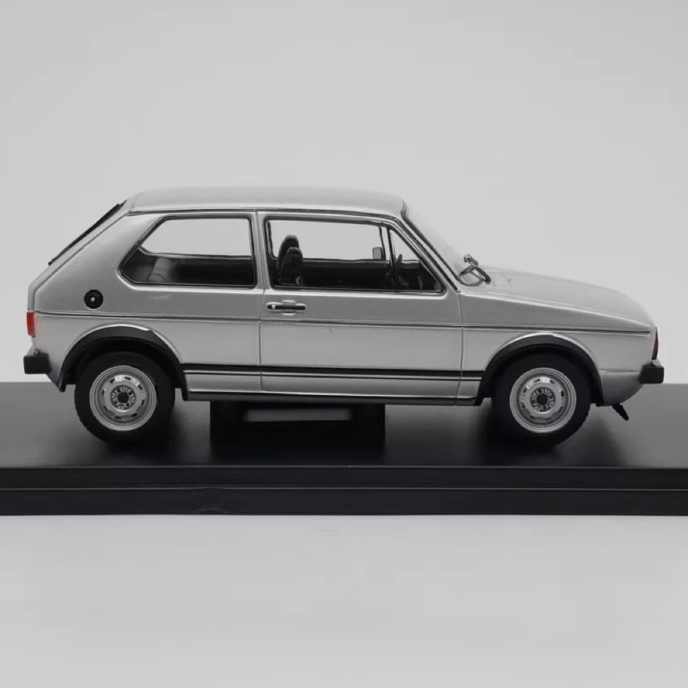 [IXO] 1:24 Volkswagen 1976 Golf GTI argento modellino di auto Die-Cast