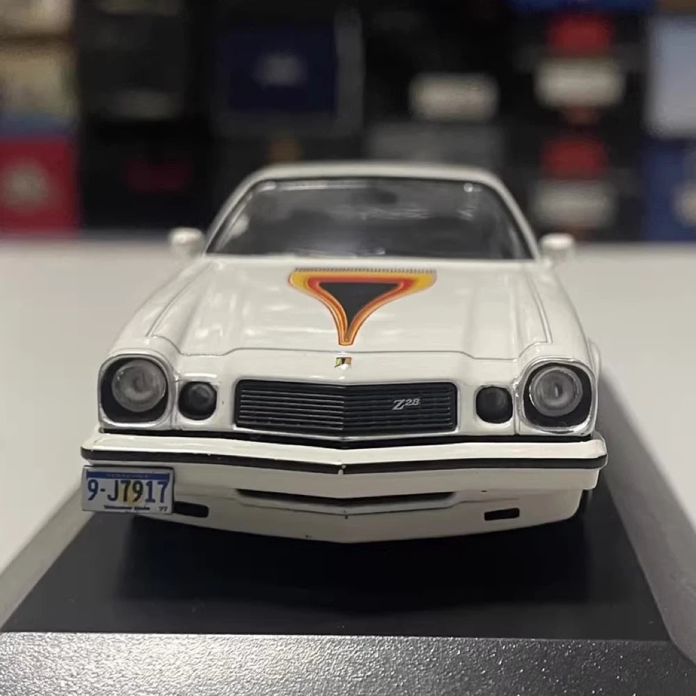 [IXO] 1:43 Chevrolet 1977 Camaro Z28 White Model Car Die-Cast