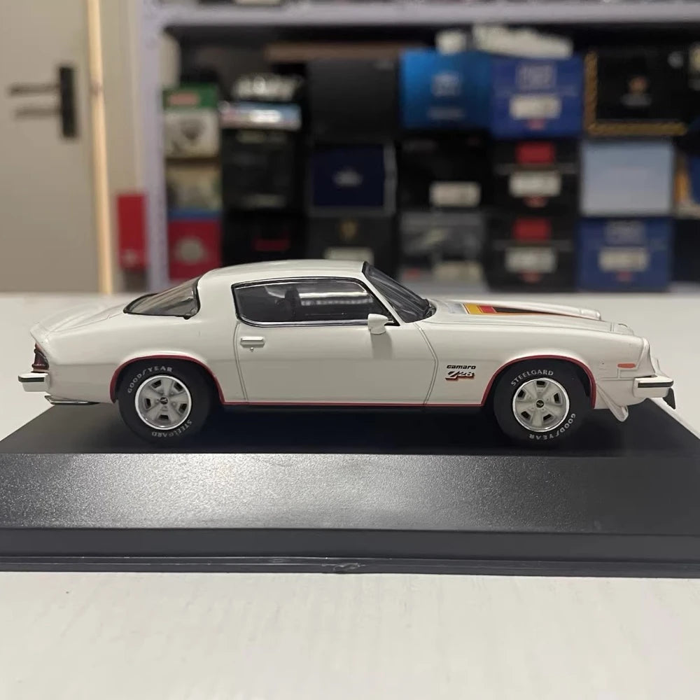 [IXO] 1:43 Chevrolet 1977 Camaro Z28 White Model Car Die-Cast
