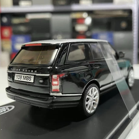 [IXO] 1:43 Land Rover 2013 Range Rover musta pienoismalli Die-Cast