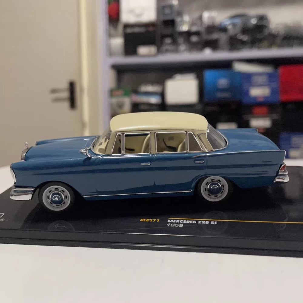 [IXO] 1:43 Mercedes-Benz 1959 220 SE W112 Blue Model Car Die-Cast