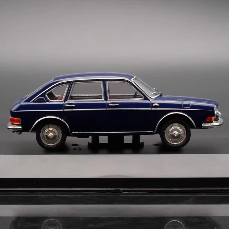 [IXO] 1:43 Volkswagen 1970 411 LE Blue Model Car Die-Cast