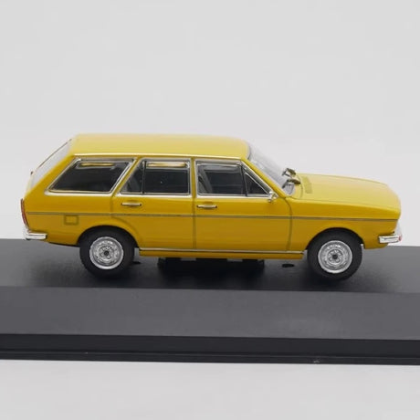 [IXO] 1:43 Volkswagen 1974 Passat Variant イエロー モデルカー Die-Cast