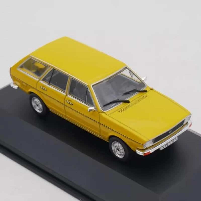 [IXO] 1:43 Volkswagen 1974 Passat Variant Yellow Model Car Die-Cast