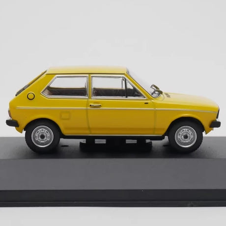 [IXO] 1:43 Volkswagen 1975 Polo イエロー モデルカー Die-Cast