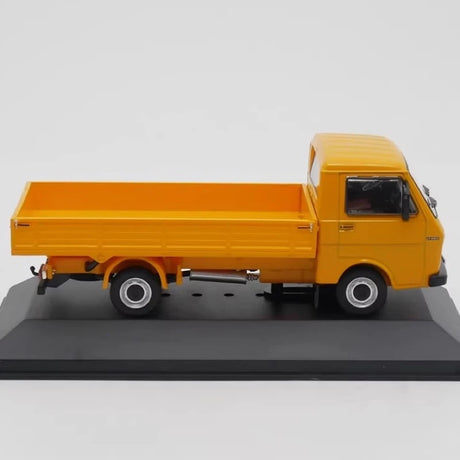 [IXO] 1:43 Volkswagen 1976 LT 28 D Pritsche イエロー モデルカー Die-Cast