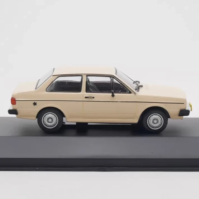 [IXO] 1:43 Volkswagen 1983 Voyage Gold Model Car Die-Cast