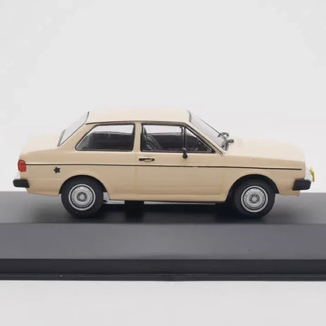 [IXO] 1:43 Volkswagen 1983 Voyage ゴールド モデルカー Die-Cast