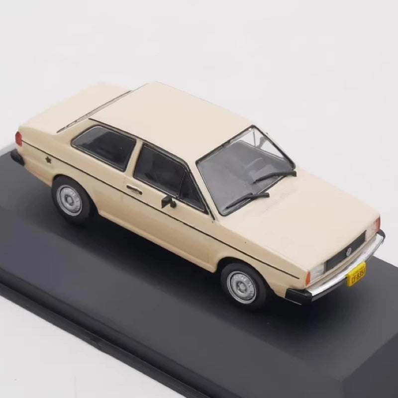 [IXO] 1:43 Volkswagen 1983 Voyage Gold Model Car Die-Cast