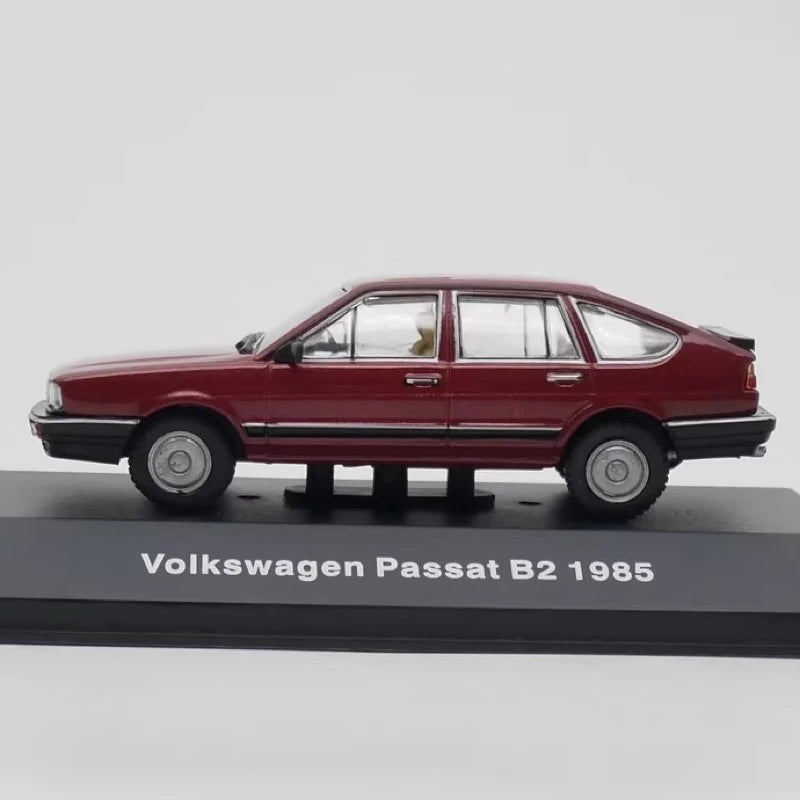 [IXO] 1:43 Volkswagen 1985 Passat B2 Red Model Car Die-Cast