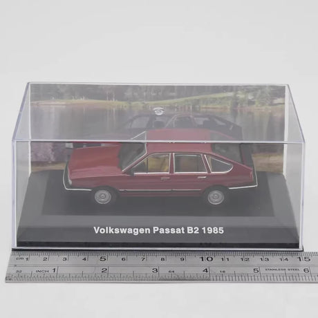 [IXO] 1:43 Volkswagen 1985 Passat B2 レッド モデルカー Die-Cast