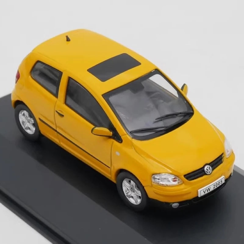 [IXO] 1:43 Volkswagen 2005 Fox giallo modellino di auto Die-Cast