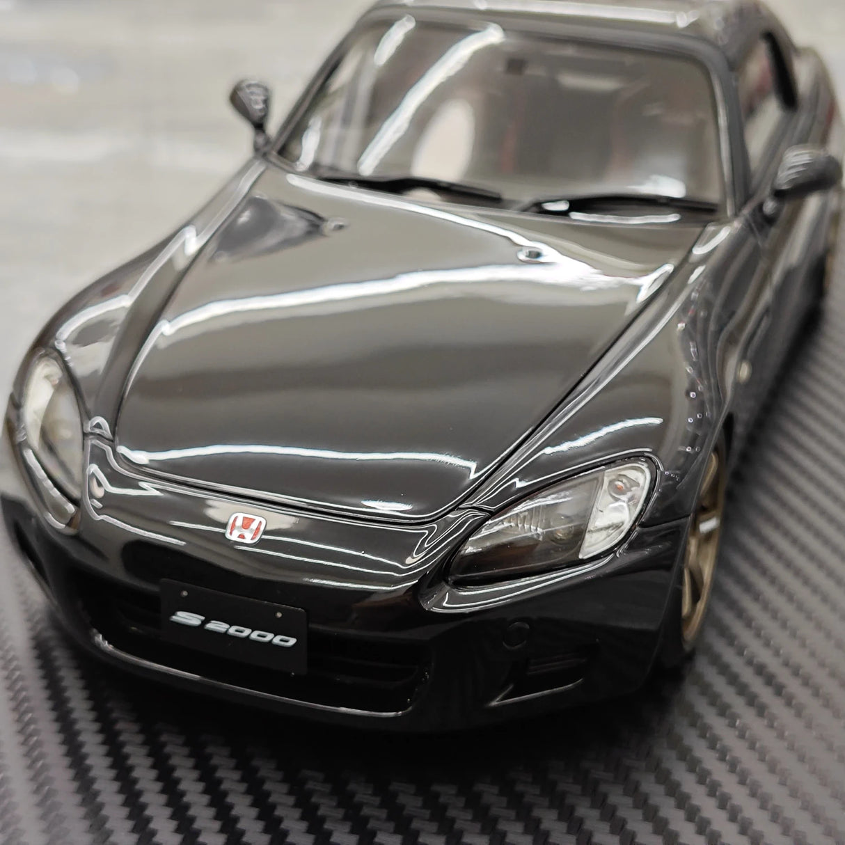 Ignition Honda 2000 S2000 (AP1) Black 1:18 – Modello in resina collezionabile