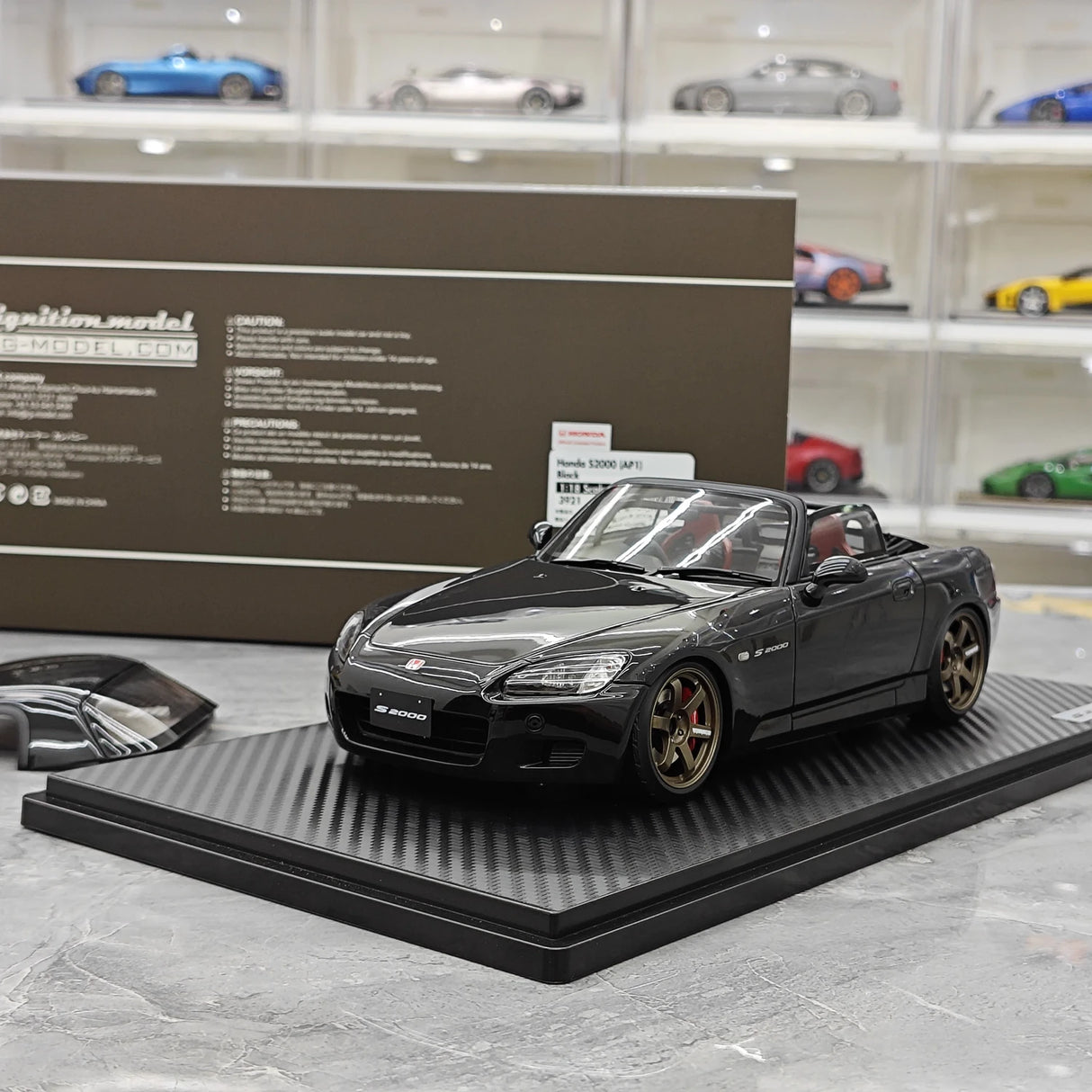 Ignition Honda 2000 S2000 (AP1) Black 1:18 – Modello in resina collezionabile
