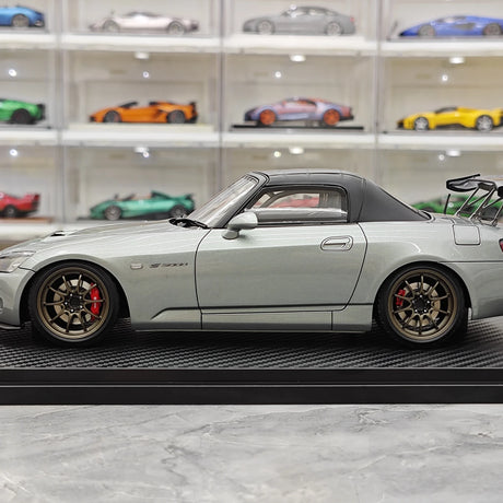 إشعال Honda 2000 S2000 (AP1) 1:18 المعدني للمسدس – راتنج نموذجي قابل للجمع