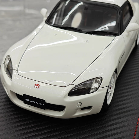 إشعال Honda 2000 S2000 (AP1) وايت 1:18 – راتنج نموذجي قابل للجمع