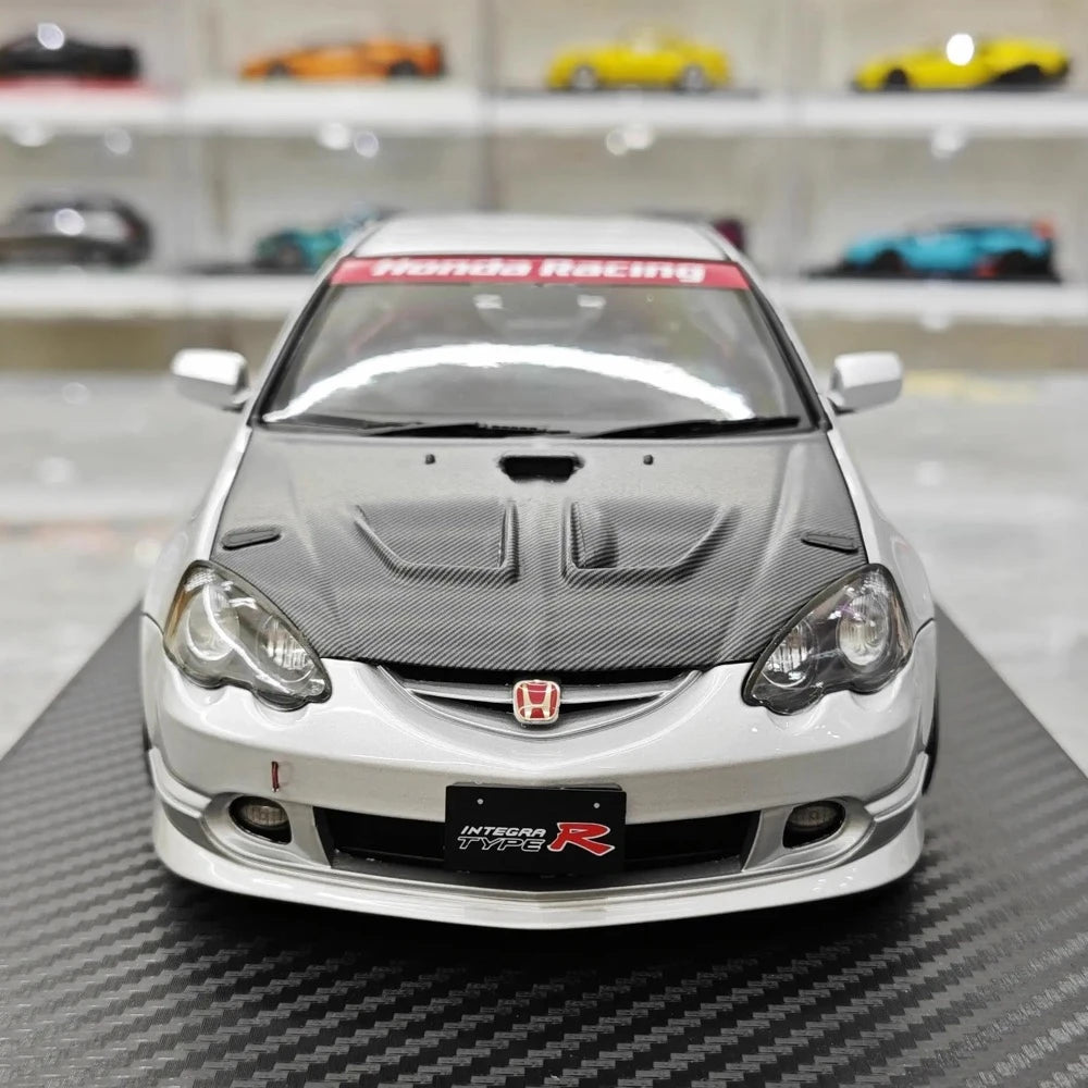 Voiture miniature Honda Integra Type R DC5 argentée 2001 à l'échelle 1 Voiture miniature Honda Integra Type R DC5 argentée 2001 à l'échelle 1