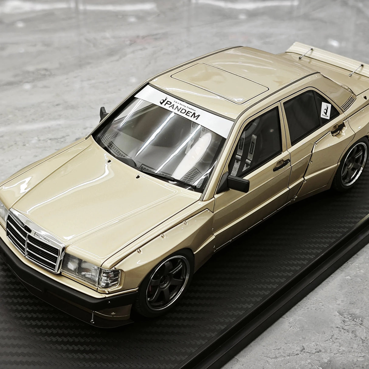 [Ignition] 1:18 Mercedes-Benz 1990 190E Pandem Rocket Bunny Modello d'auto in resina