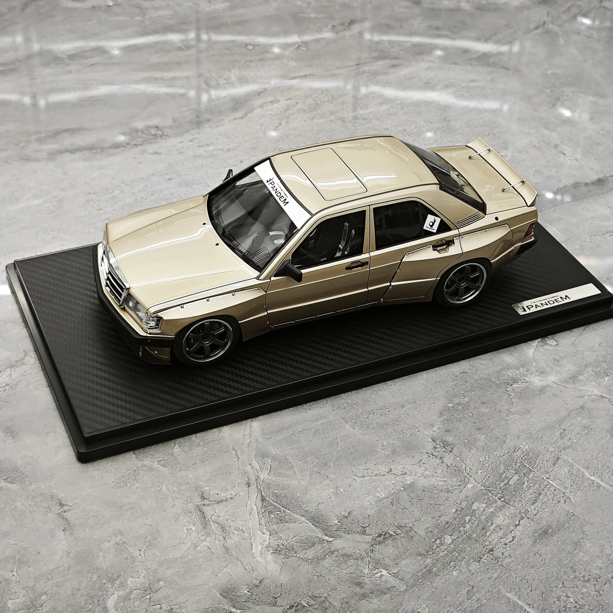 [Ignition] 1:18 Mercedes-Benz 1990 190E Pandem Rocket Bunny Modello d'auto in resina