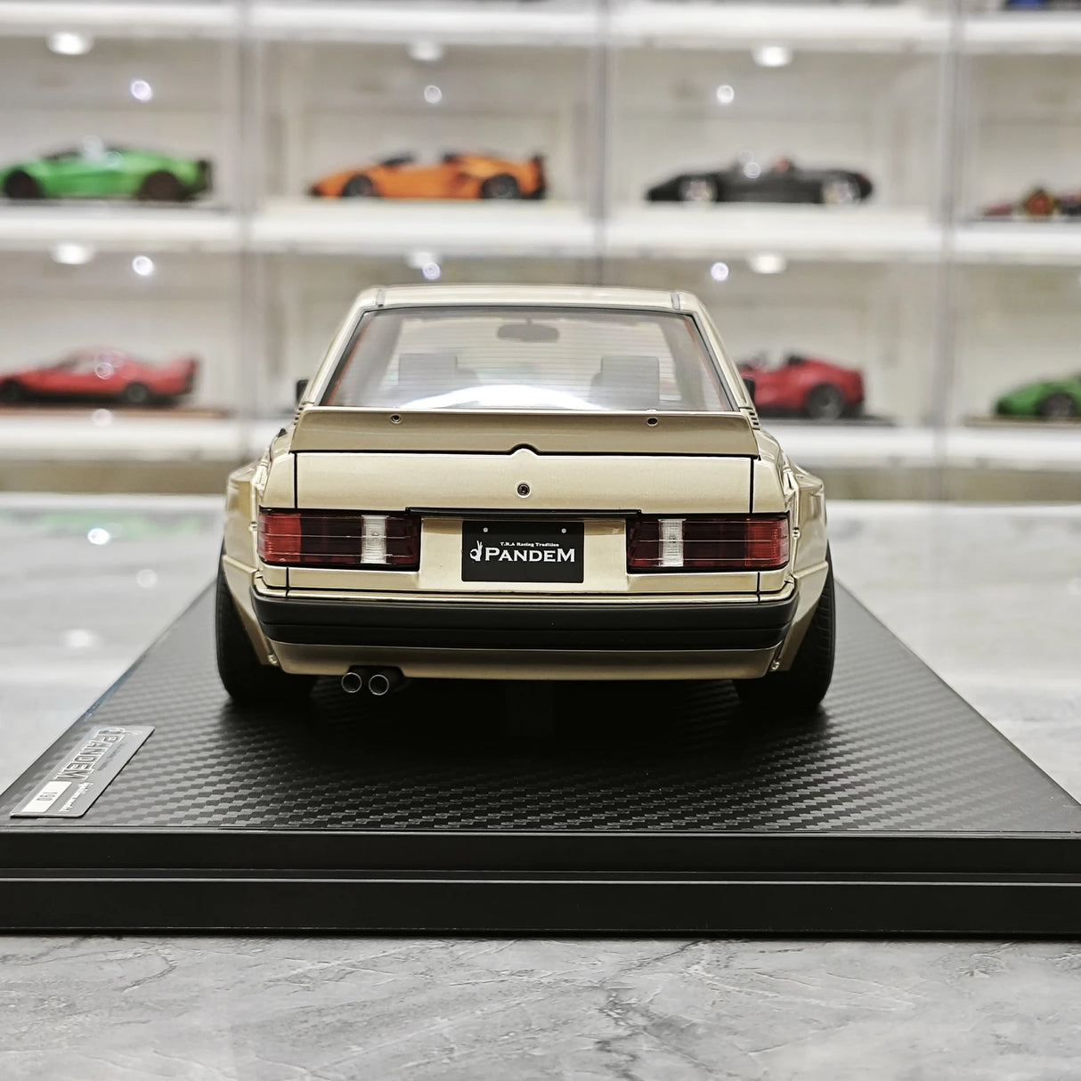 [Ignition] 1:18 Mercedes-Benz 1990 190E Pandem Rocket Bunny Modello d'auto in resina