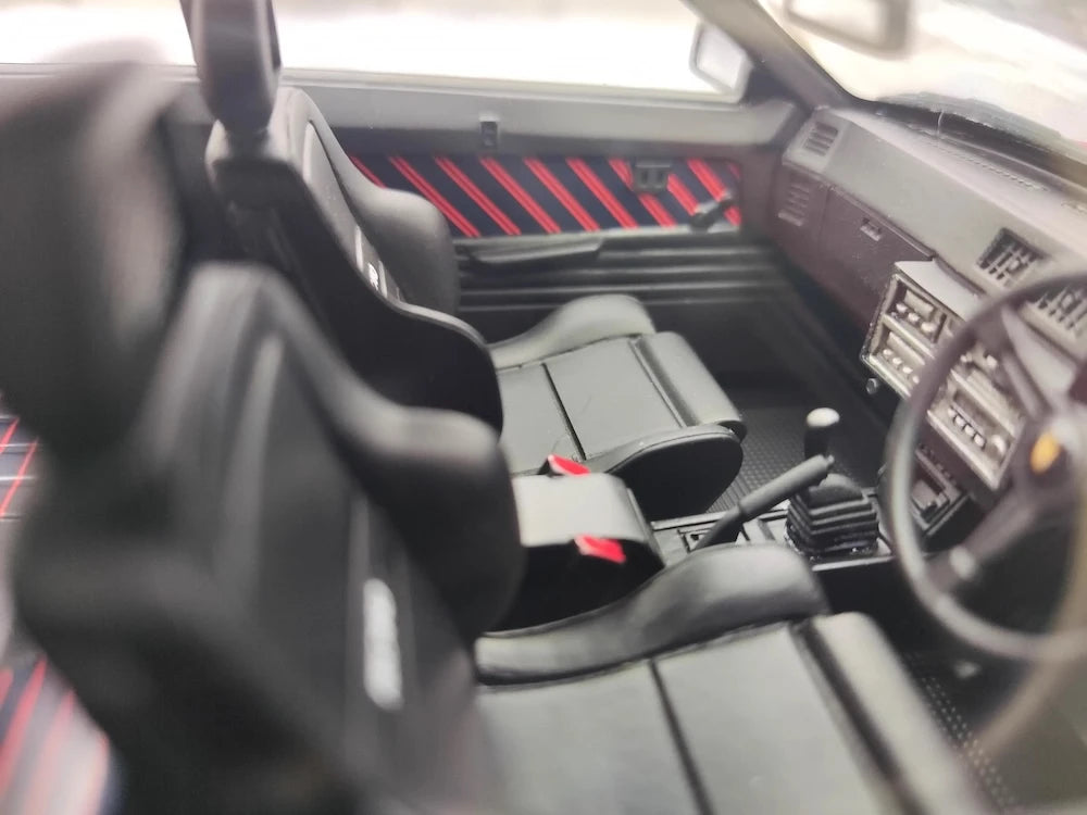 [Ignition] 1:18 Nissan 1981 Skyline DR30 Turbo RS röd modellbil harts