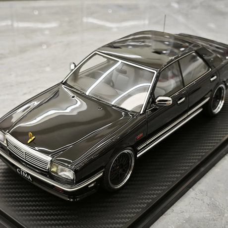 Ignition Nissan 1988 Cedric Cima Y31 Black 1:18 – Modello in resina collezionabile