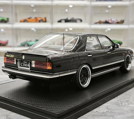 Ignition Nissan 1988 Cedric Cima Y31 Black 1:18 – Modello in resina collezionabile