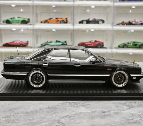 Ignition Nissan 1988 Cedric Cima Y31 Black 1:18 – Modello in resina collezionabile