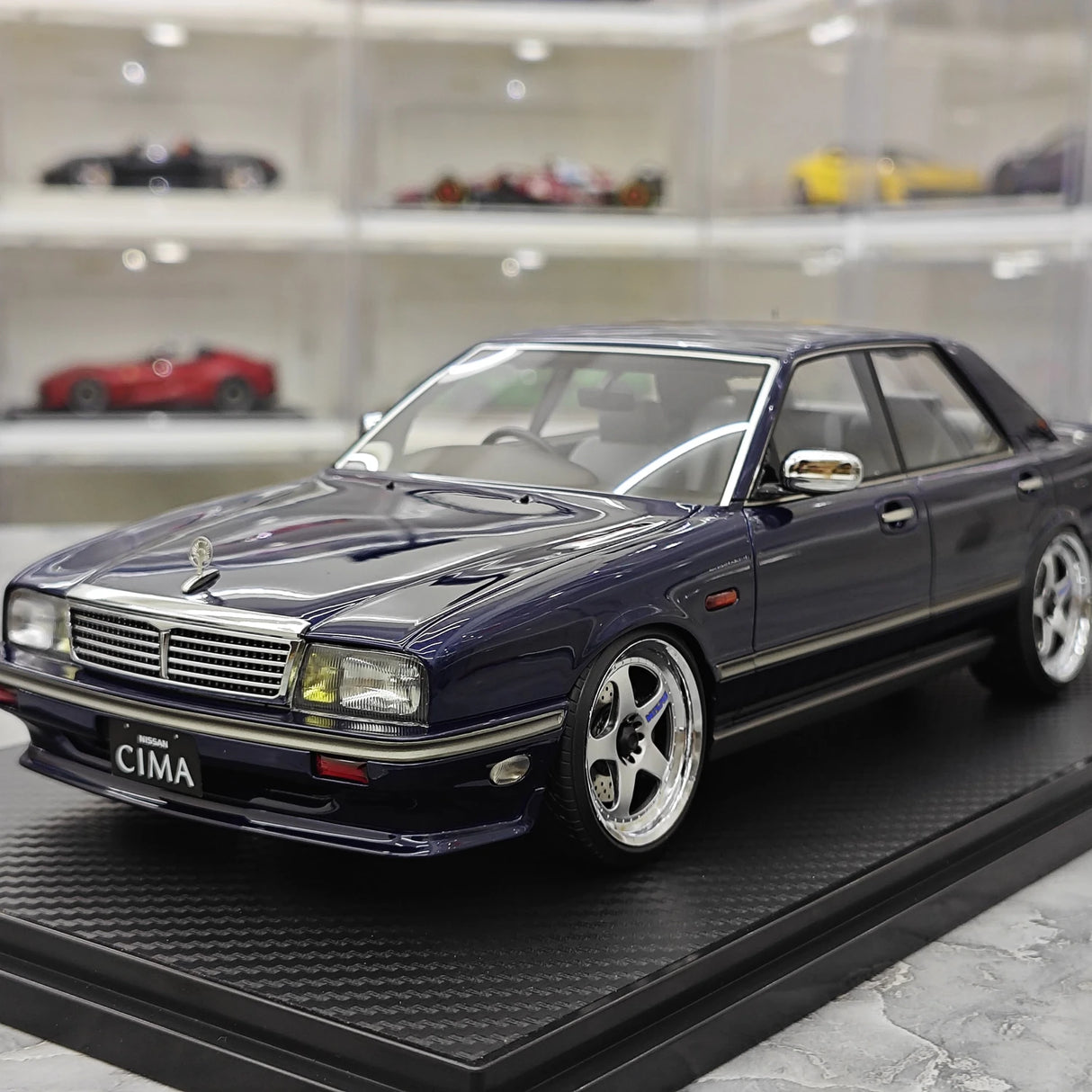 Ignition Nissan 1988 Cedric Cima Y31 Blue 1:18 – Modello in resina collezionabile