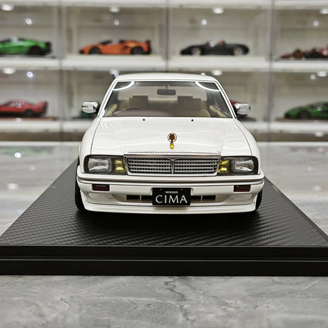 Accensione Nissan 1988 Cedric Cima Y31 White 1:18 – Modello in resina collezionabile