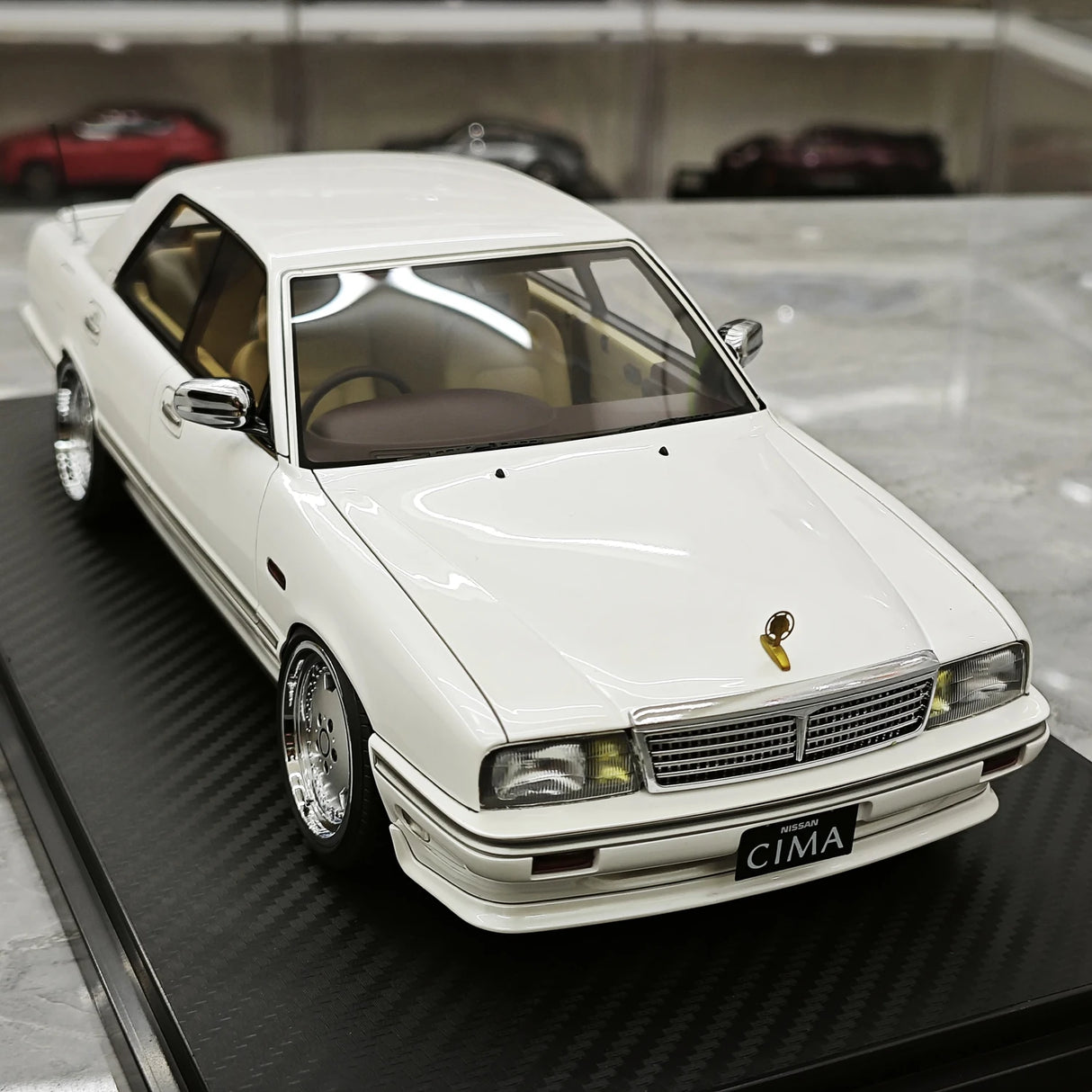 Accensione Nissan 1988 Cedric Cima Y31 White 1:18 – Modello in resina collezionabile