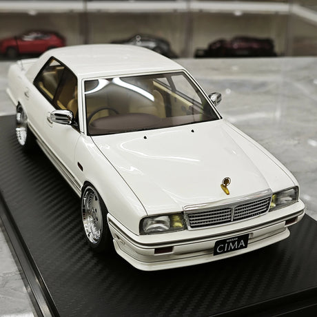 Accensione Nissan 1988 Cedric Cima Y31 White 1:18 – Modello in resina collezionabile