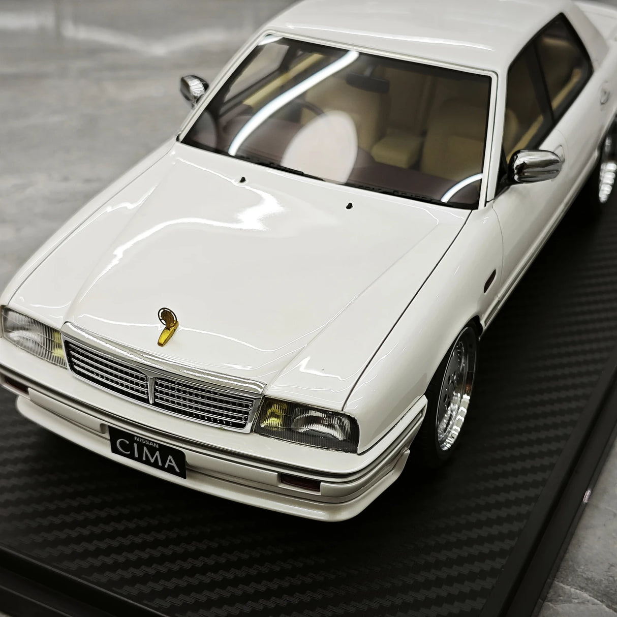 Accensione Nissan 1988 Cedric Cima Y31 White 1:18 – Modello in resina collezionabile
