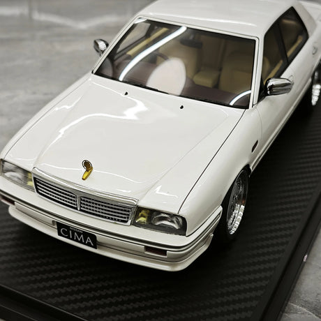 Accensione Nissan 1988 Cedric Cima Y31 White 1:18 – Modello in resina collezionabile