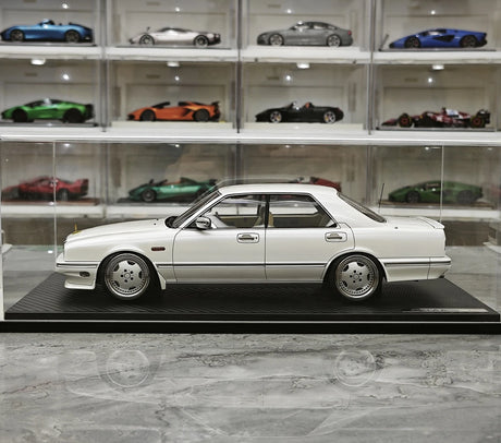Accensione Nissan 1988 Cedric Cima Y31 White 1:18 – Modello in resina collezionabile