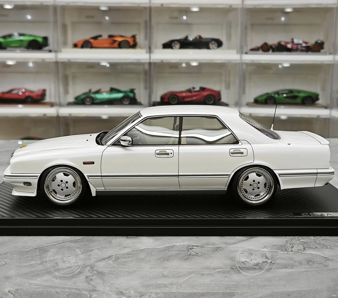 Accensione Nissan 1988 Cedric Cima Y31 White 1:18 – Modello in resina collezionabile