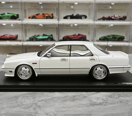 Accensione Nissan 1988 Cedric Cima Y31 White 1:18 – Modello in resina collezionabile