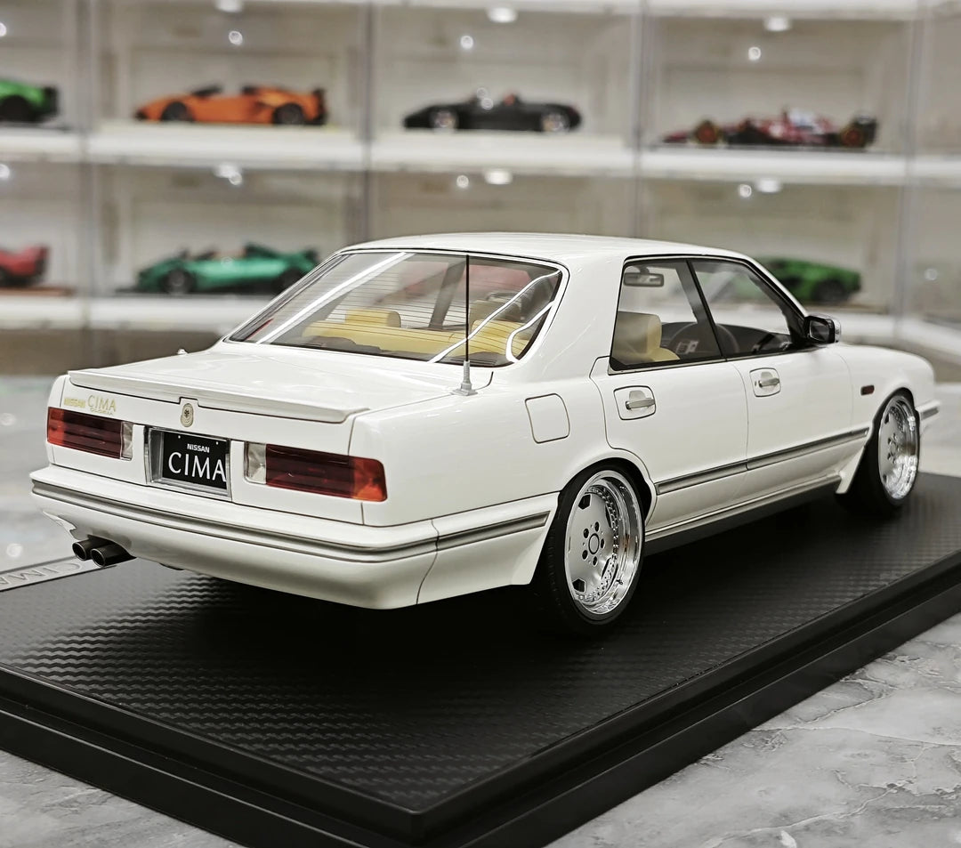Accensione Nissan 1988 Cedric Cima Y31 White 1:18 – Modello in resina collezionabile