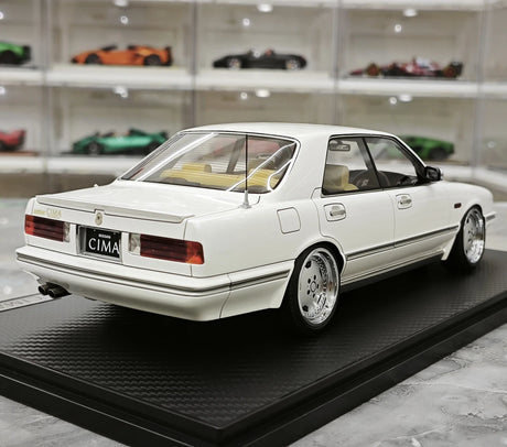 Accensione Nissan 1988 Cedric Cima Y31 White 1:18 – Modello in resina collezionabile